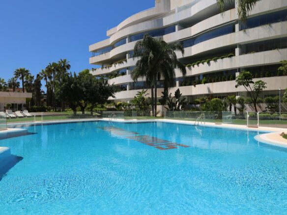 FOR SALE 🏡 Ground Floor Two-Bedroom Apartment with Oversized Terrace – Embrujo de Banús, Puerto Banús 🇪🇸