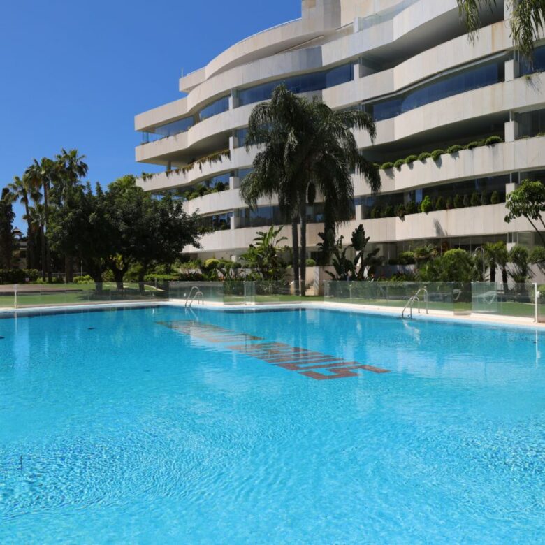FOR SALE 🏡 Ground Floor Two-Bedroom Apartment with Oversized Terrace – Embrujo de Banús, Puerto Banús 🇪🇸