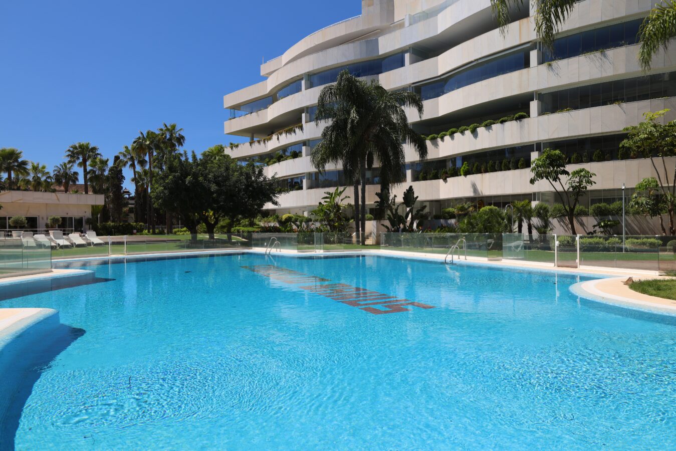 FOR SALE 🏡 Ground Floor Two-Bedroom Apartment with Oversized Terrace – Embrujo de Banús, Puerto Banús 🇪🇸