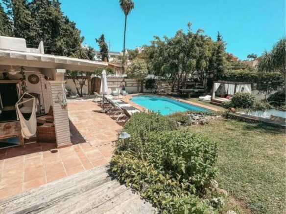 FOR SALE 🌟🏡 Family House with Pool, Jacuzzi and Tourist Licence 🇪🇸 Nueva Andalucía, Marbella 🇪🇸