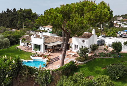 FOR SALE 🏡 Renovated Country Villa with La Concha Views – Guadalmina Alta, Marbella