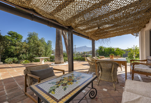 FOR SALE 🏡 Renovated Country Villa with La Concha Views – Guadalmina Alta, Marbella