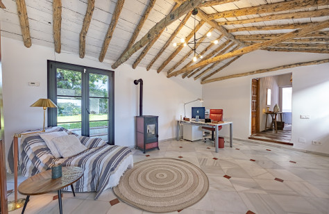 FOR SALE 🏡 Renovated Country Villa with La Concha Views – Guadalmina Alta, Marbella