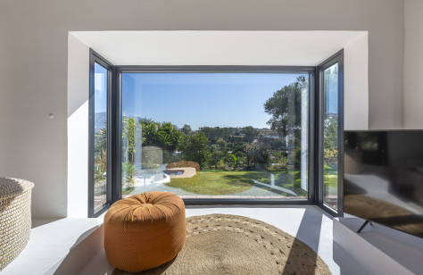 FOR SALE 🏡 Renovated Country Villa with La Concha Views – Guadalmina Alta, Marbella