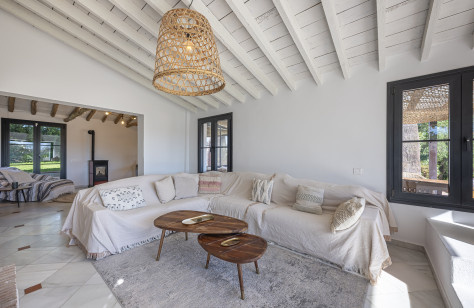 FOR SALE 🏡 Renovated Country Villa with La Concha Views – Guadalmina Alta, Marbella