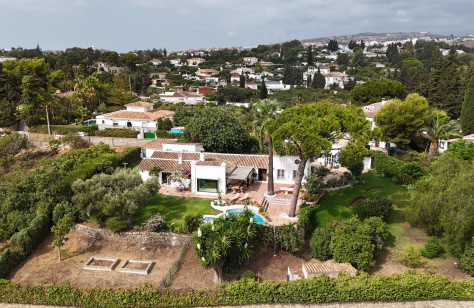 FOR SALE 🏡 Renovated Country Villa with La Concha Views – Guadalmina Alta, Marbella