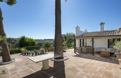 FOR SALE 🏡 Renovated Country Villa with La Concha Views – Guadalmina Alta, Marbella
