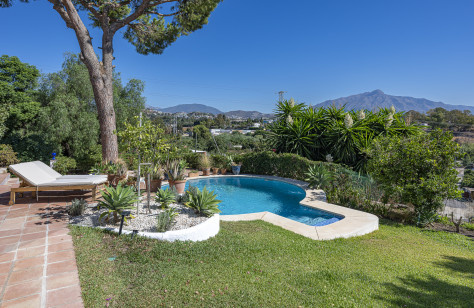 FOR SALE 🏡 Renovated Country Villa with La Concha Views – Guadalmina Alta, Marbella
