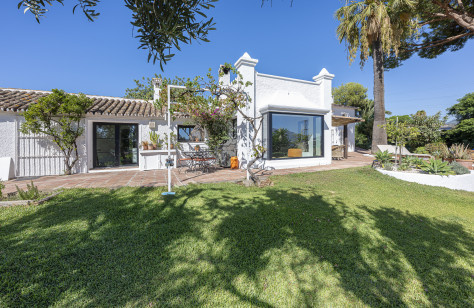 FOR SALE 🏡 Renovated Country Villa with La Concha Views – Guadalmina Alta, Marbella
