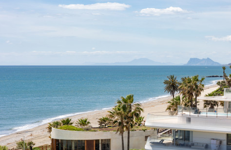 FOR SALE 🏡 Stunning Beachfront Penthouse with Panoramic Sea Views – The Edge, Estepona