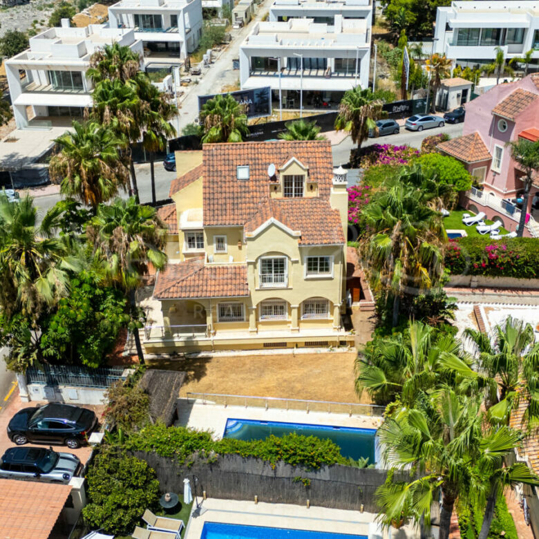 For Sale | Beachside Villa with Renovation Project
