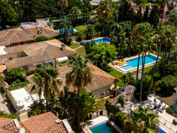 For Sale | Beachside Villa with Renovation Project