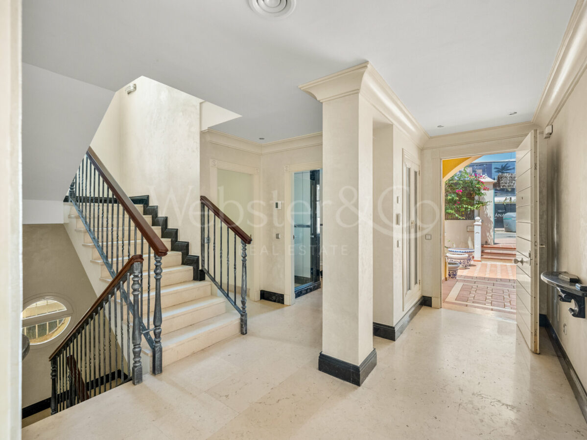 For Sale | Beachside Villa with Renovation Project