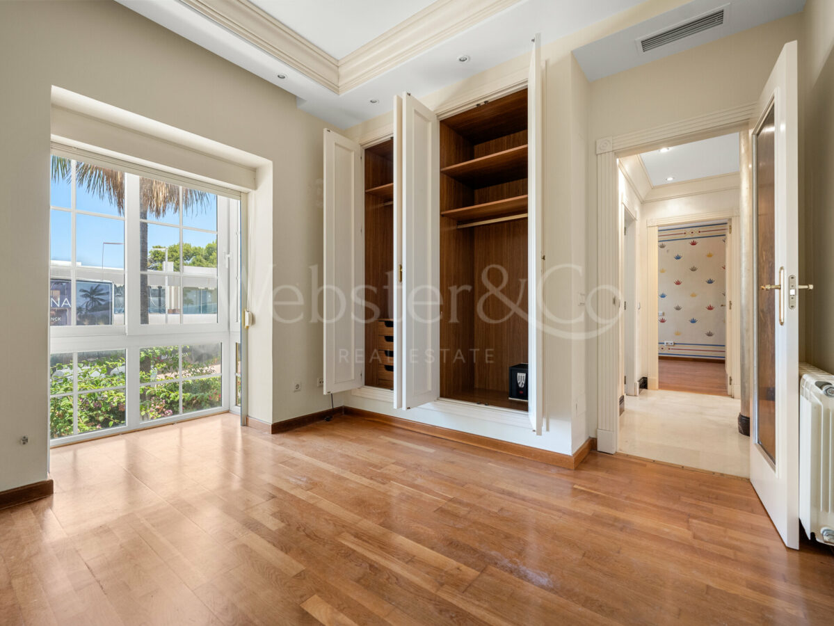 For Sale | Beachside Villa with Renovation Project