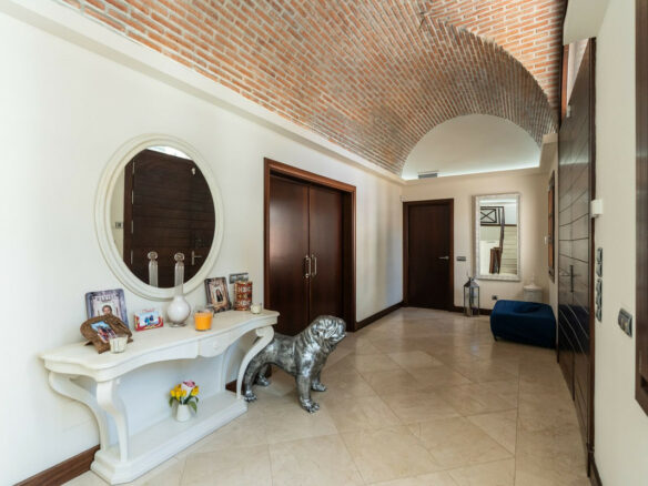 Andalusian villa for sale in El Paraíso, Estepona