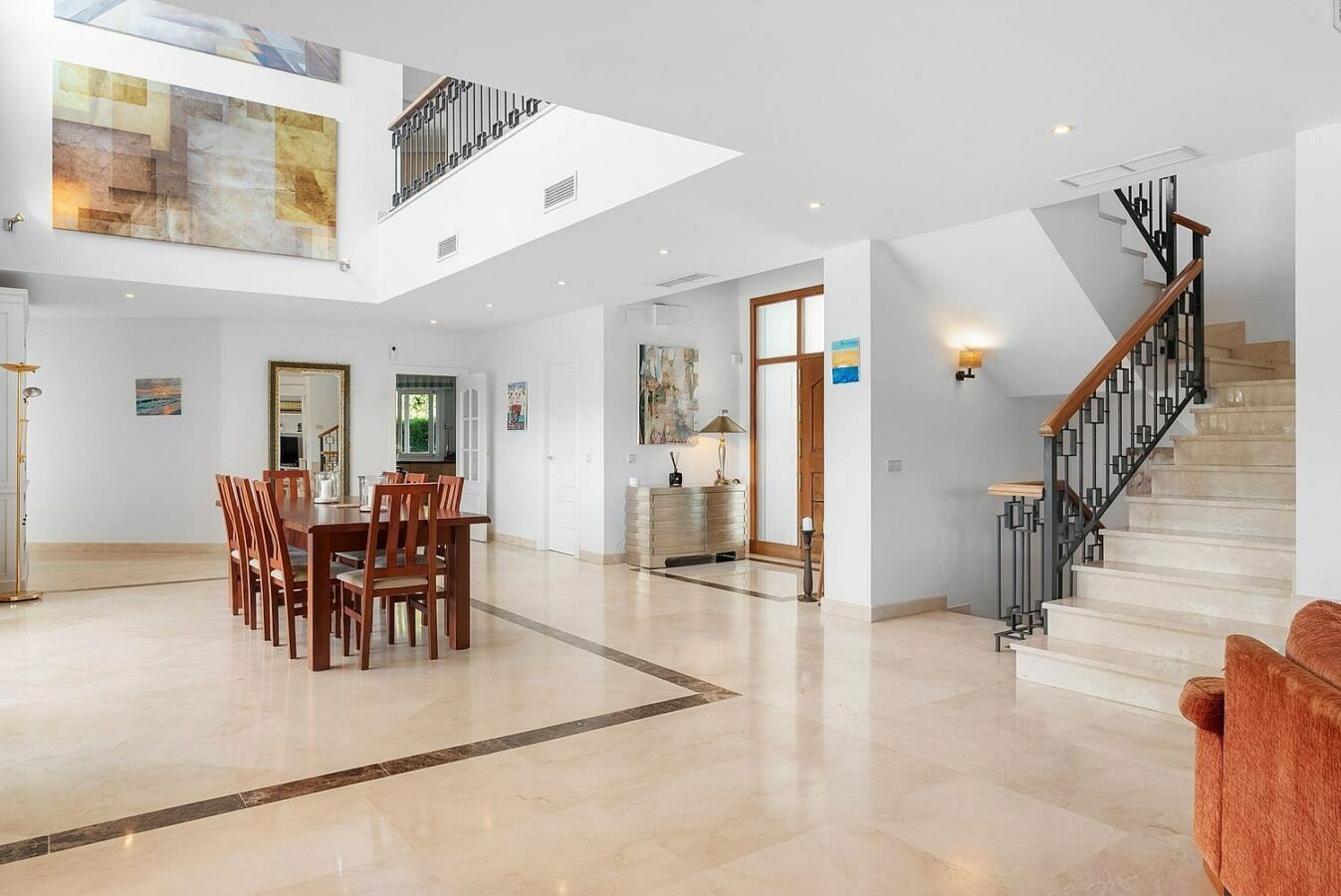 Andalusian villa with sea views and pool in El Paraiso Alto, Benahavis
