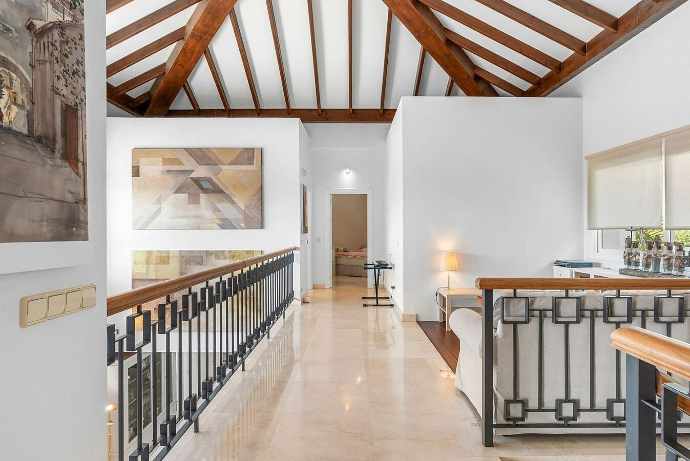 Andalusian villa with sea views and pool in El Paraiso Alto, Benahavis