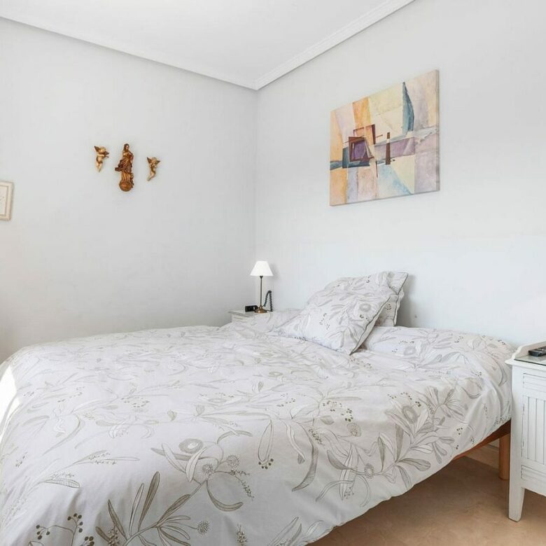 Andalusian villa with sea views and pool in El Paraiso Alto, Benahavis