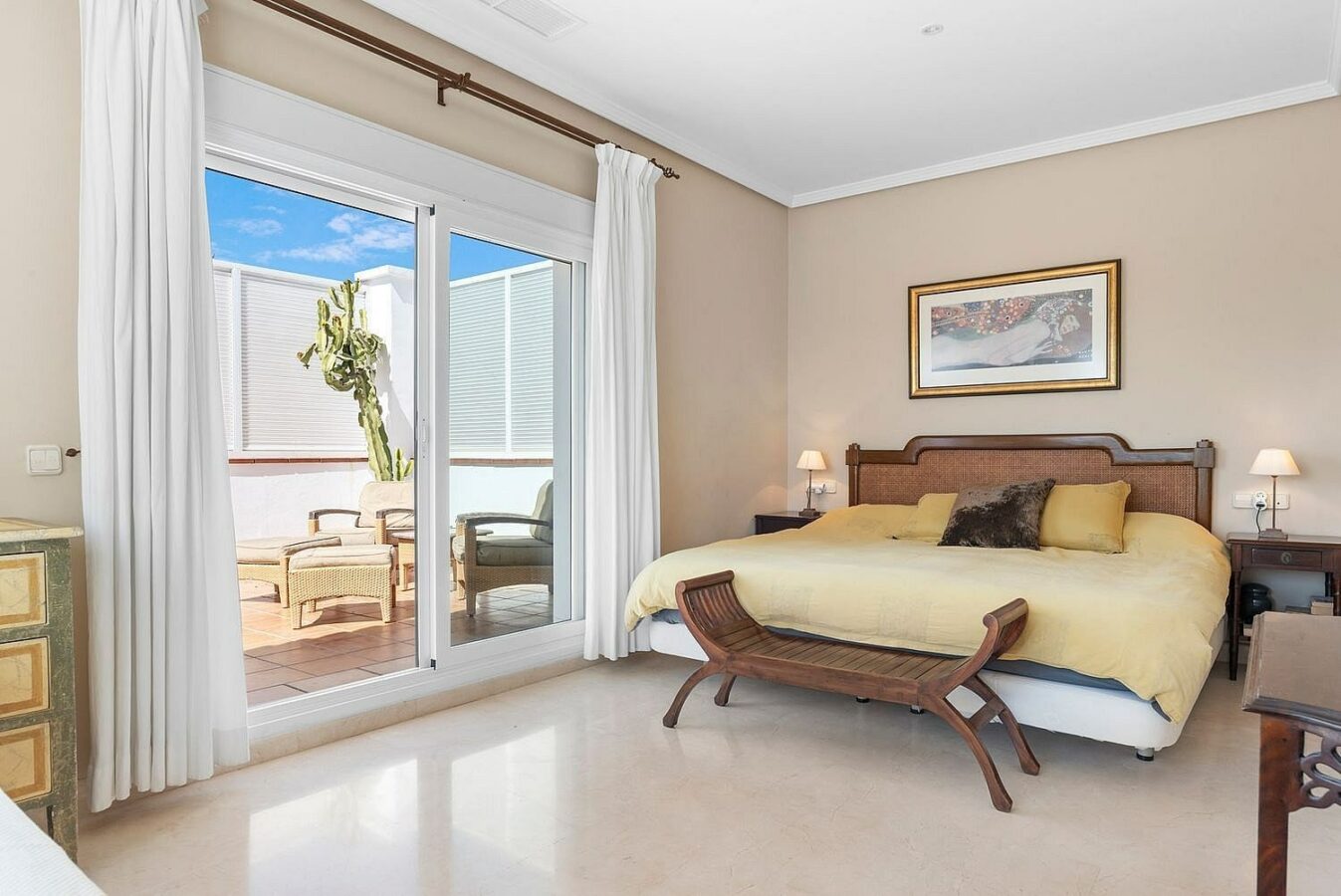 Andalusian villa with sea views and pool in El Paraiso Alto, Benahavis