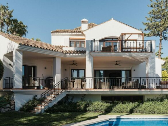 Andalusian villa with sea views and pool in El Rosario, Marbella East