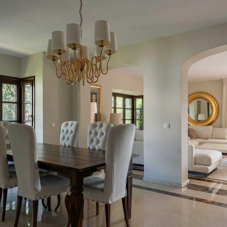 Andalusian villa with sea views and pool in El Rosario, Marbella East