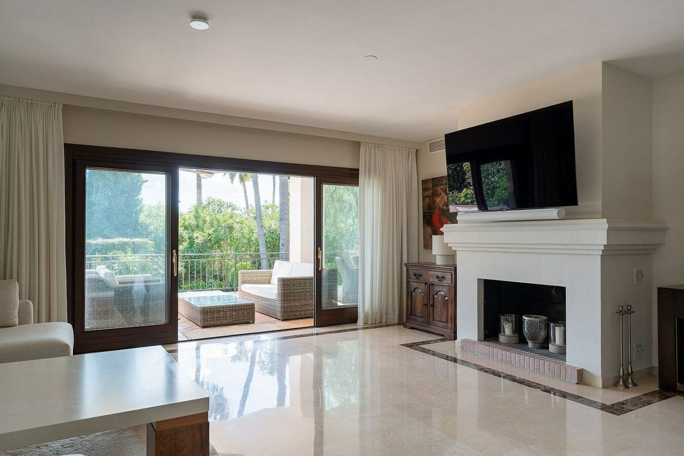 Andalusian villa with sea views and pool in El Rosario, Marbella East