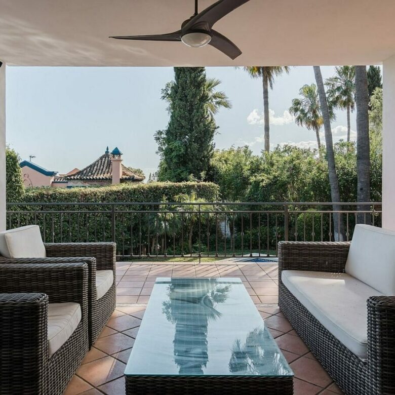 Andalusian villa with sea views and pool in El Rosario, Marbella East