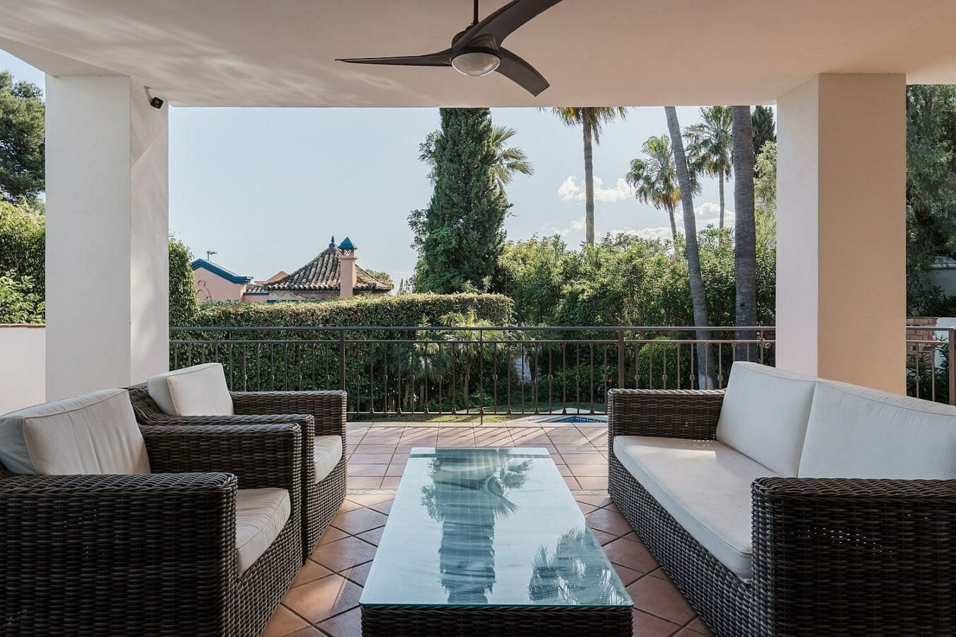 Andalusian villa with sea views and pool in El Rosario, Marbella East