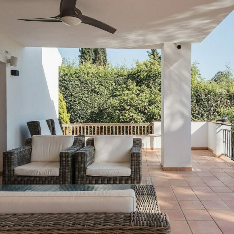 Andalusian villa with sea views and pool in El Rosario, Marbella East