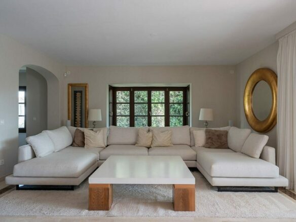 Andalusian villa with sea views and pool in El Rosario, Marbella East