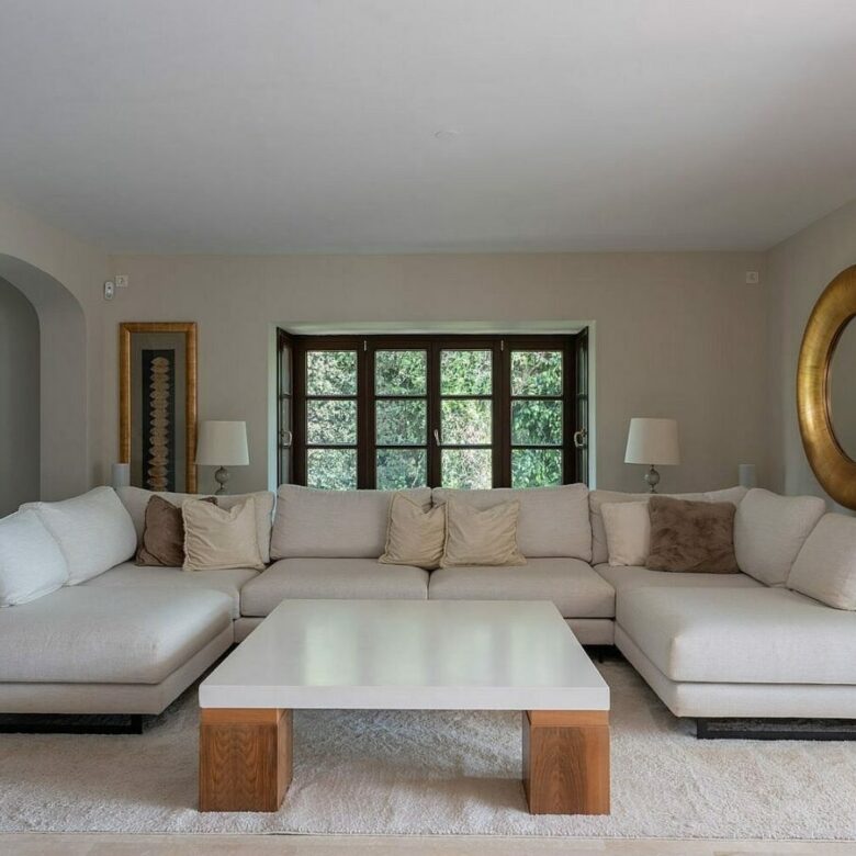 Andalusian villa with sea views and pool in El Rosario, Marbella East
