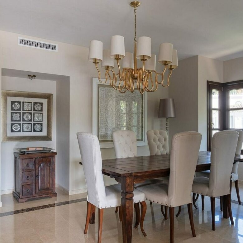 Andalusian villa with sea views and pool in El Rosario, Marbella East