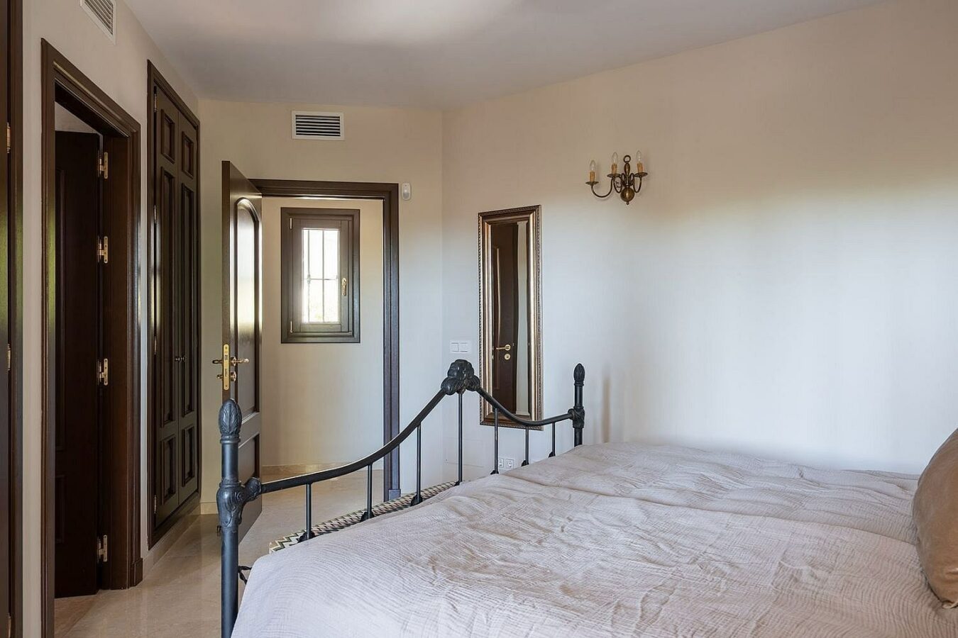 Andalusian villa with sea views and pool in El Rosario, Marbella East