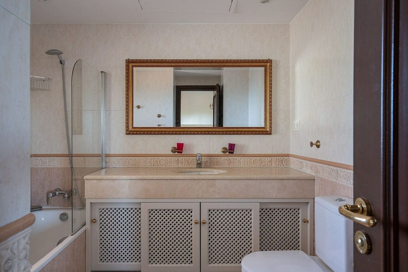 Andalusian villa with sea views and pool in El Rosario, Marbella East