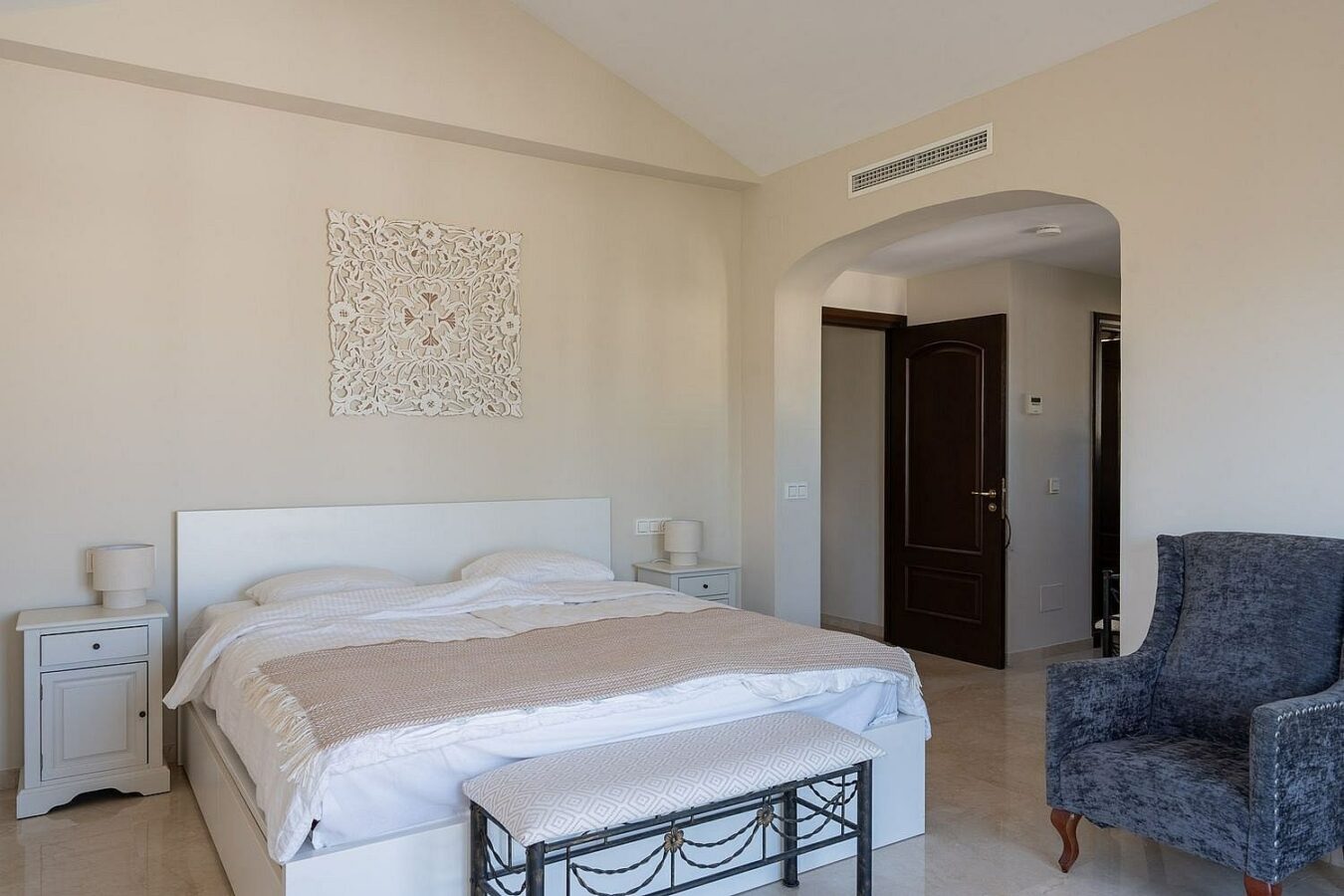Andalusian villa with sea views and pool in El Rosario, Marbella East