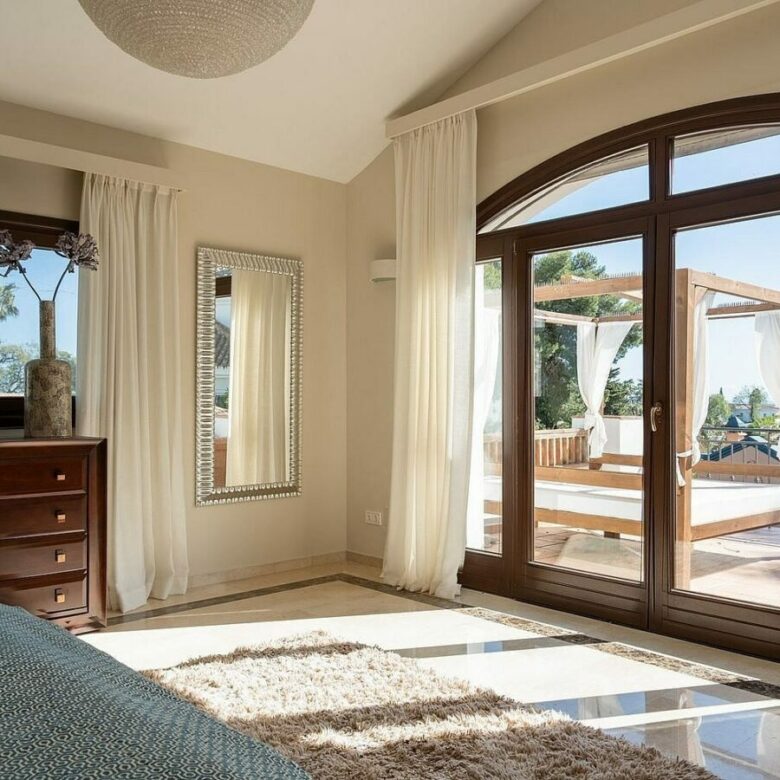 Andalusian villa with sea views and pool in El Rosario, Marbella East