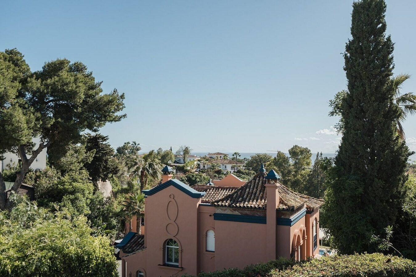 Andalusian villa with sea views and pool in El Rosario, Marbella East