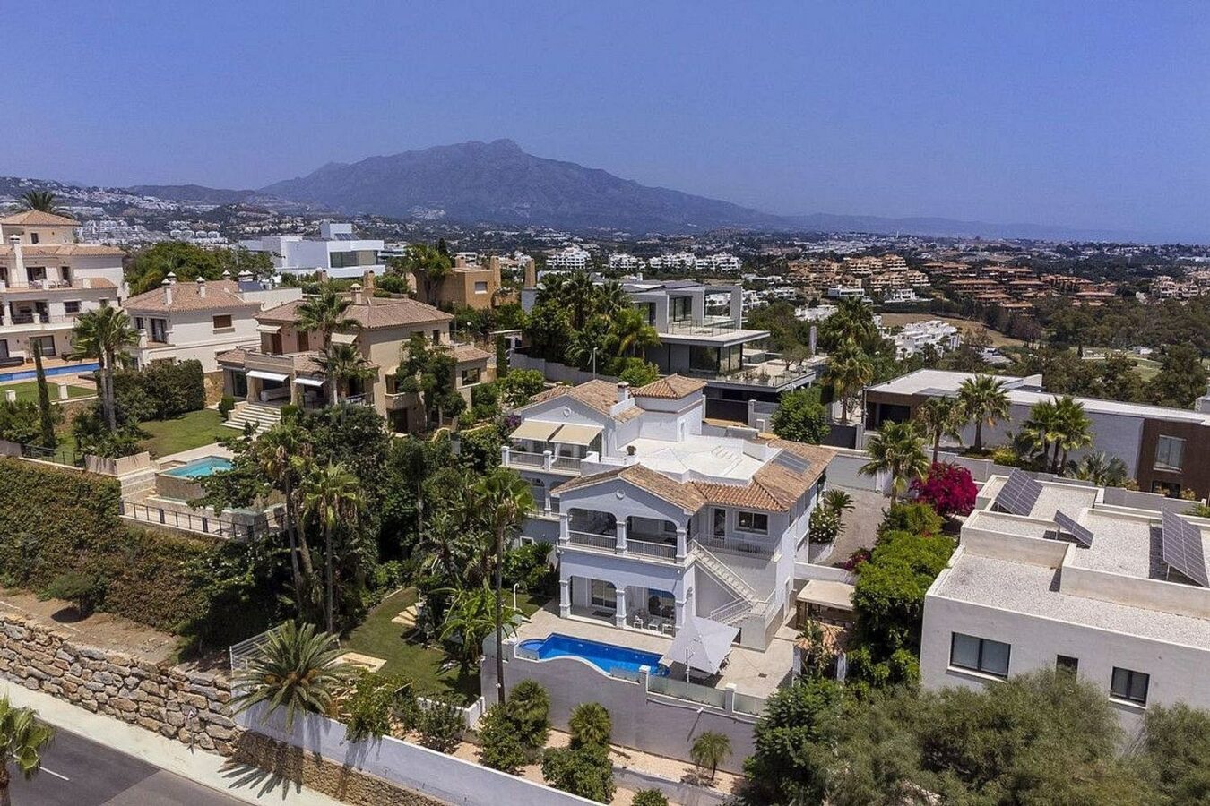 Andalusian villa with panoramic sea views and pool in La Alqueria, Benahavis