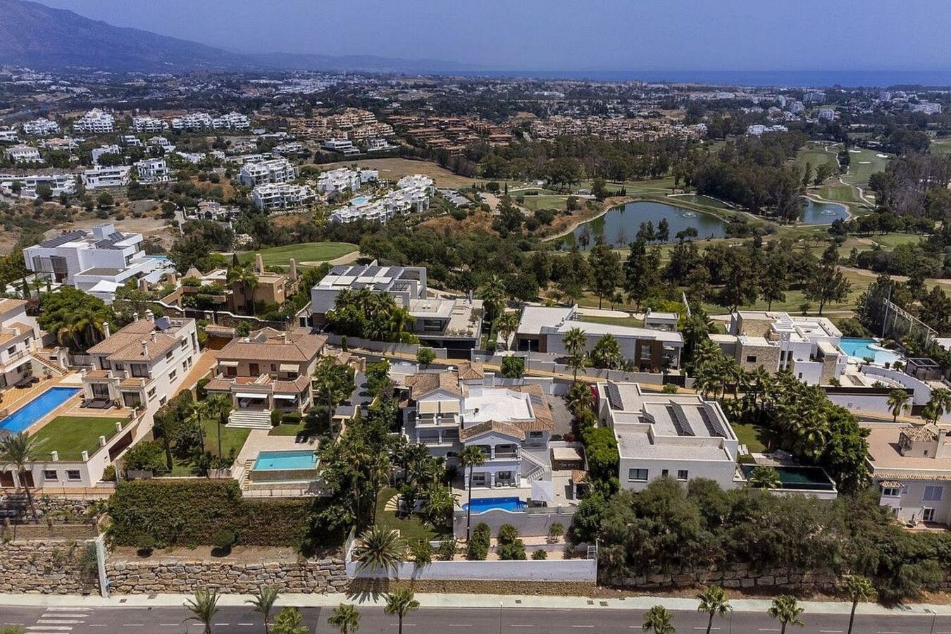 Andalusian villa with panoramic sea views and pool in La Alqueria, Benahavis