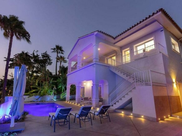 Andalusian villa with panoramic sea views and pool in La Alqueria, Benahavis