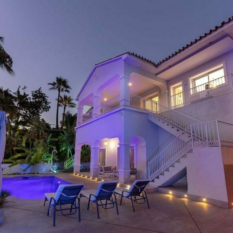 Andalusian villa with panoramic sea views and pool in La Alqueria, Benahavis