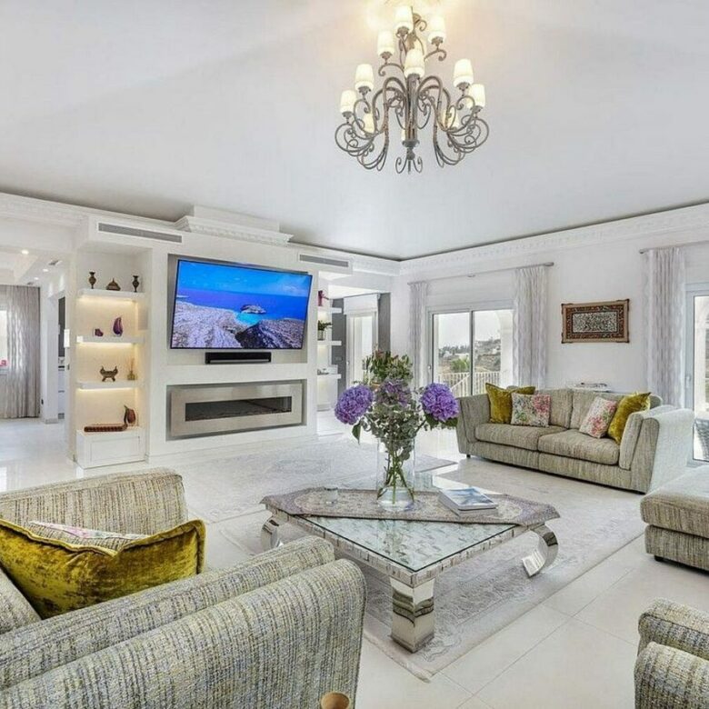 Andalusian villa with panoramic sea views and pool in La Alqueria, Benahavis