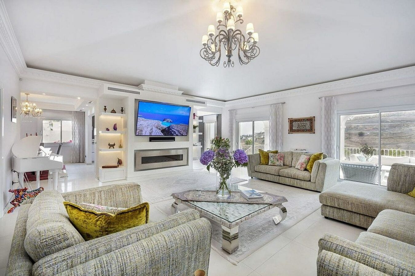 Andalusian villa with panoramic sea views and pool in La Alqueria, Benahavis