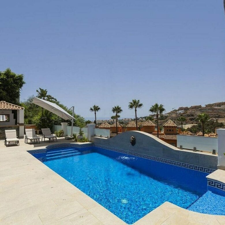 FOR SALE 🏡 Andalusian Villa with Panoramic Sea Views, Gym and Cinema, Price Reduced – La Alquería, Benahavís 🇪🇸