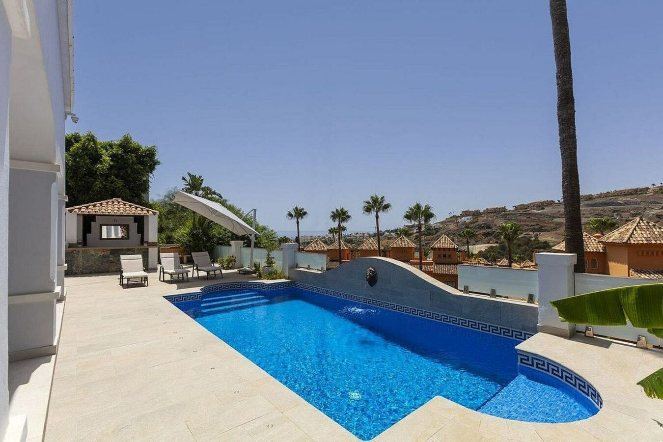 Andalusian villa with panoramic sea views and pool in La Alqueria, Benahavis