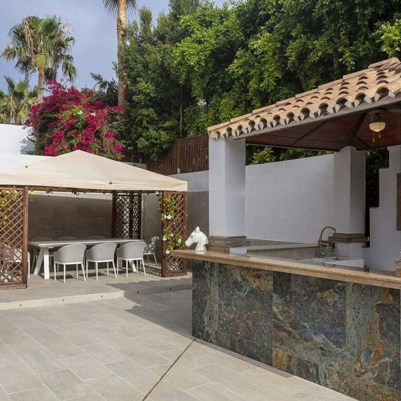 Andalusian villa with panoramic sea views and pool in La Alqueria, Benahavis