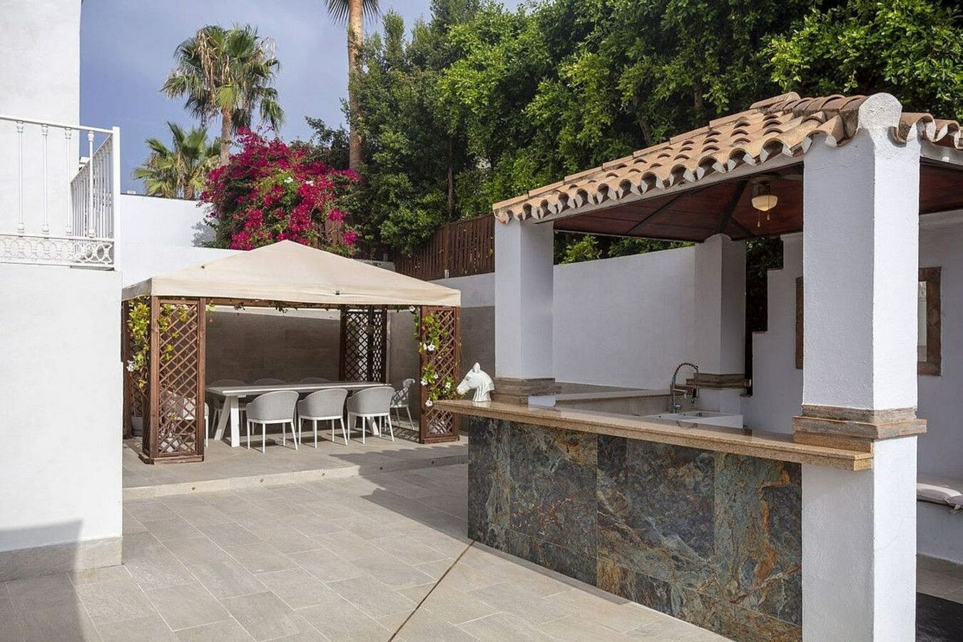 Andalusian villa with panoramic sea views and pool in La Alqueria, Benahavis