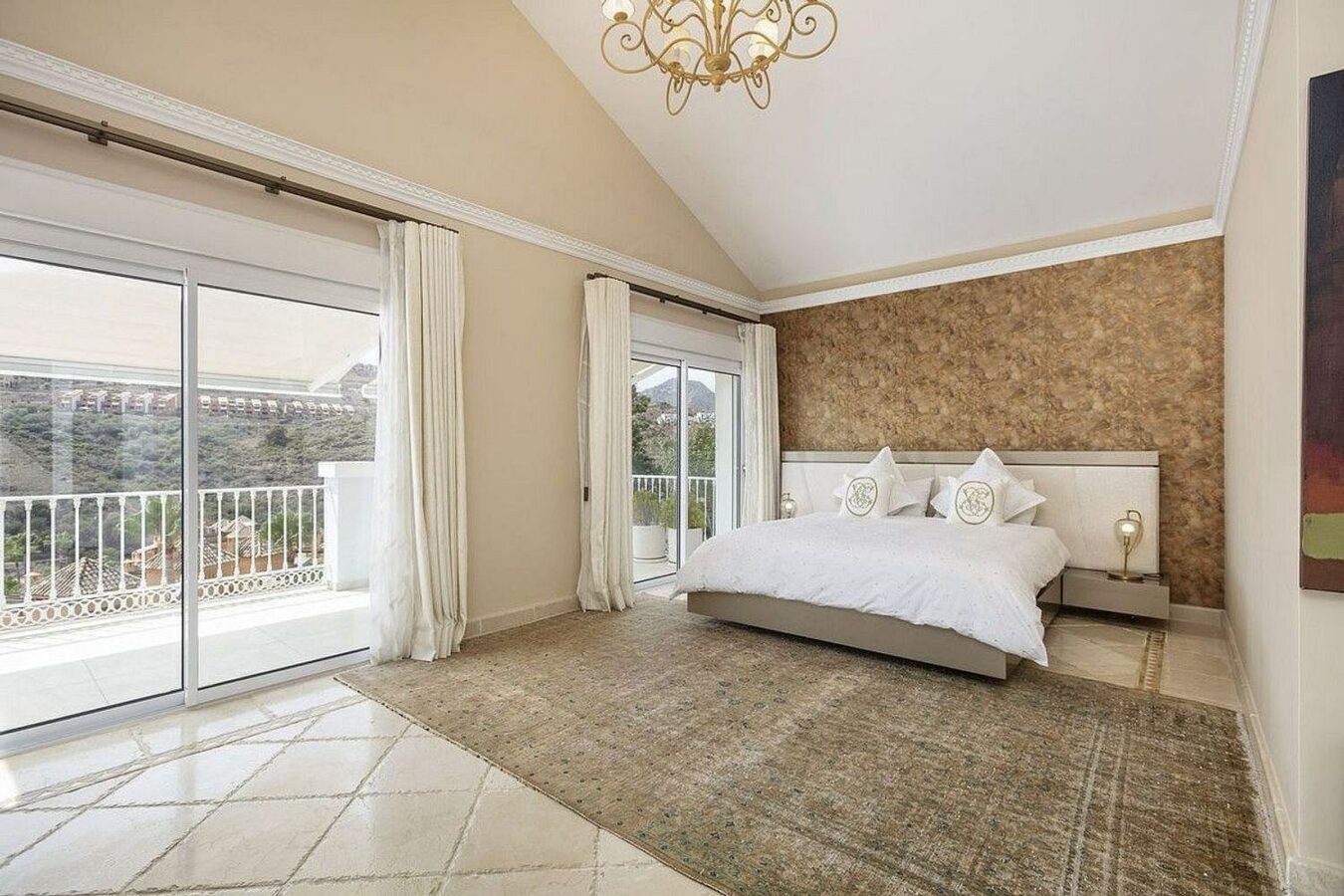 Andalusian villa with panoramic sea views and pool in La Alqueria, Benahavis