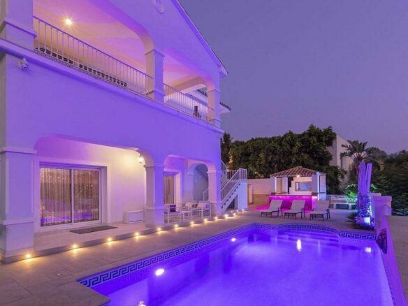 Andalusian villa with panoramic sea views and pool in La Alqueria, Benahavis