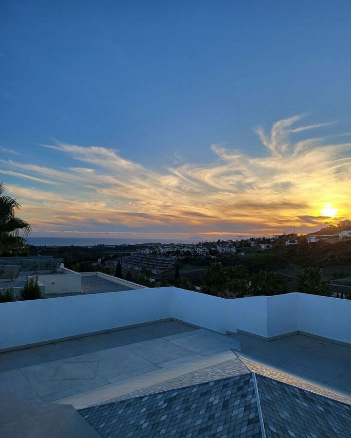 Andalusian villa with panoramic sea views and pool in La Alqueria, Benahavis